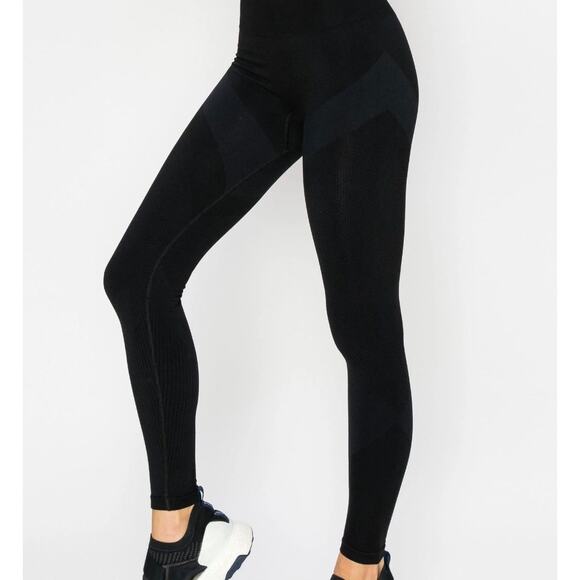 VIMMIA Black Gray X Seamless Mesh Athletic Leggings Size Small - Picture 4 of 9